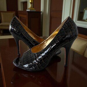 BEVERLY FELDMAN Patent Leather Snake Print Heels Size 7